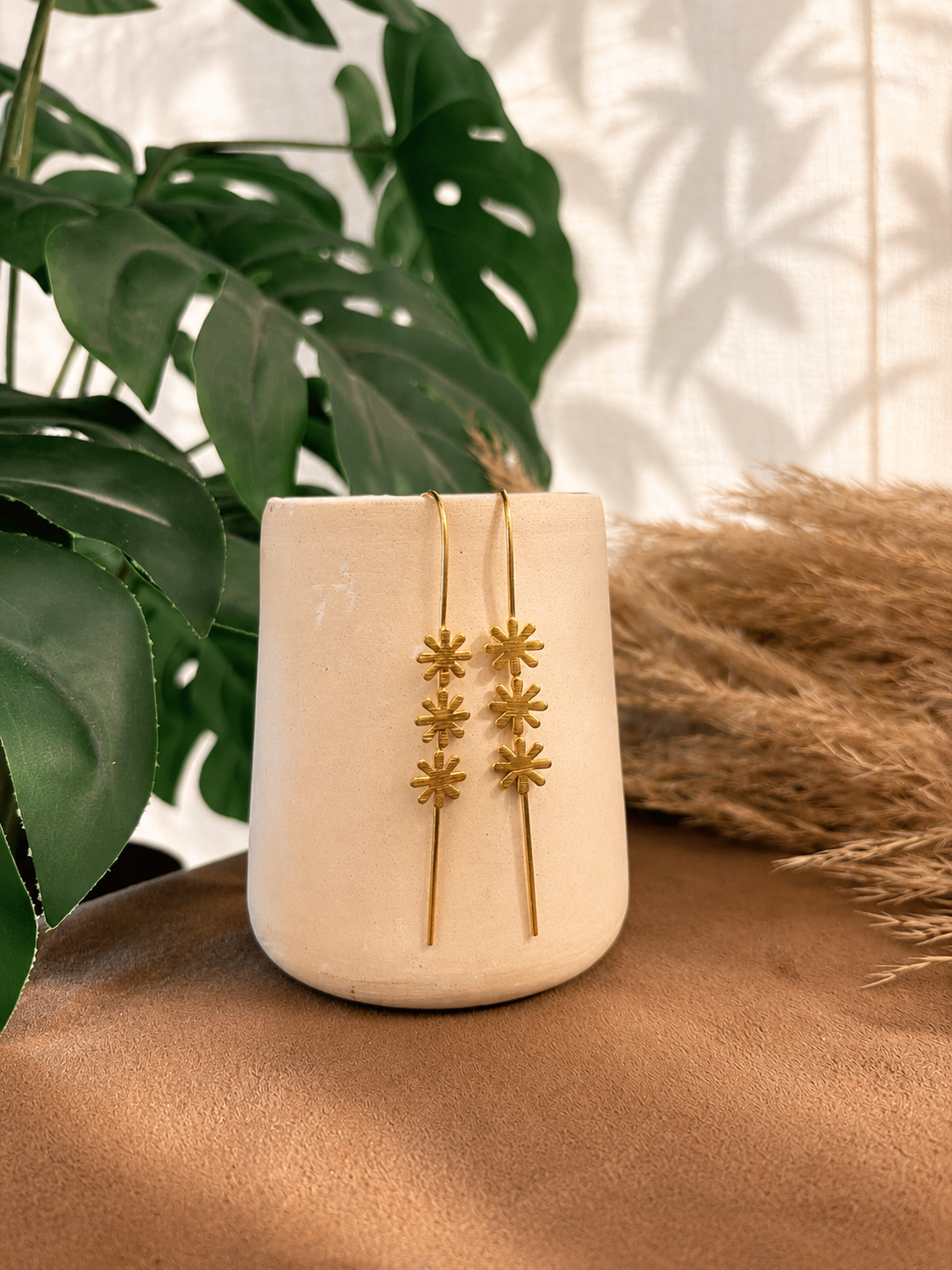 Triple daisy earcuff